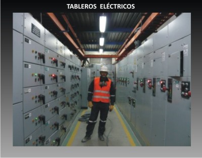 Imagen corporativa 1: Tableros eléctricos en entorno industrial